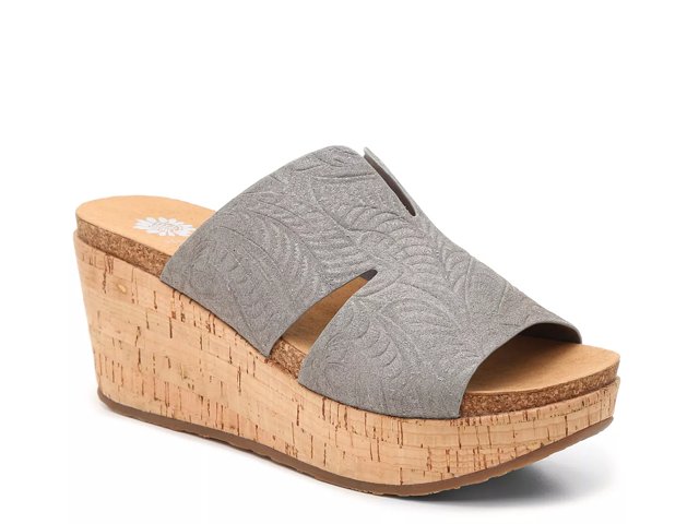 Dsw store yellow box