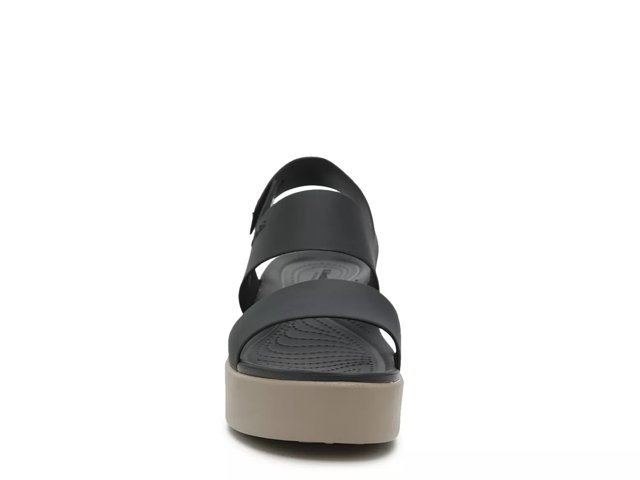 Crocs brooklyn low wedge black on sale