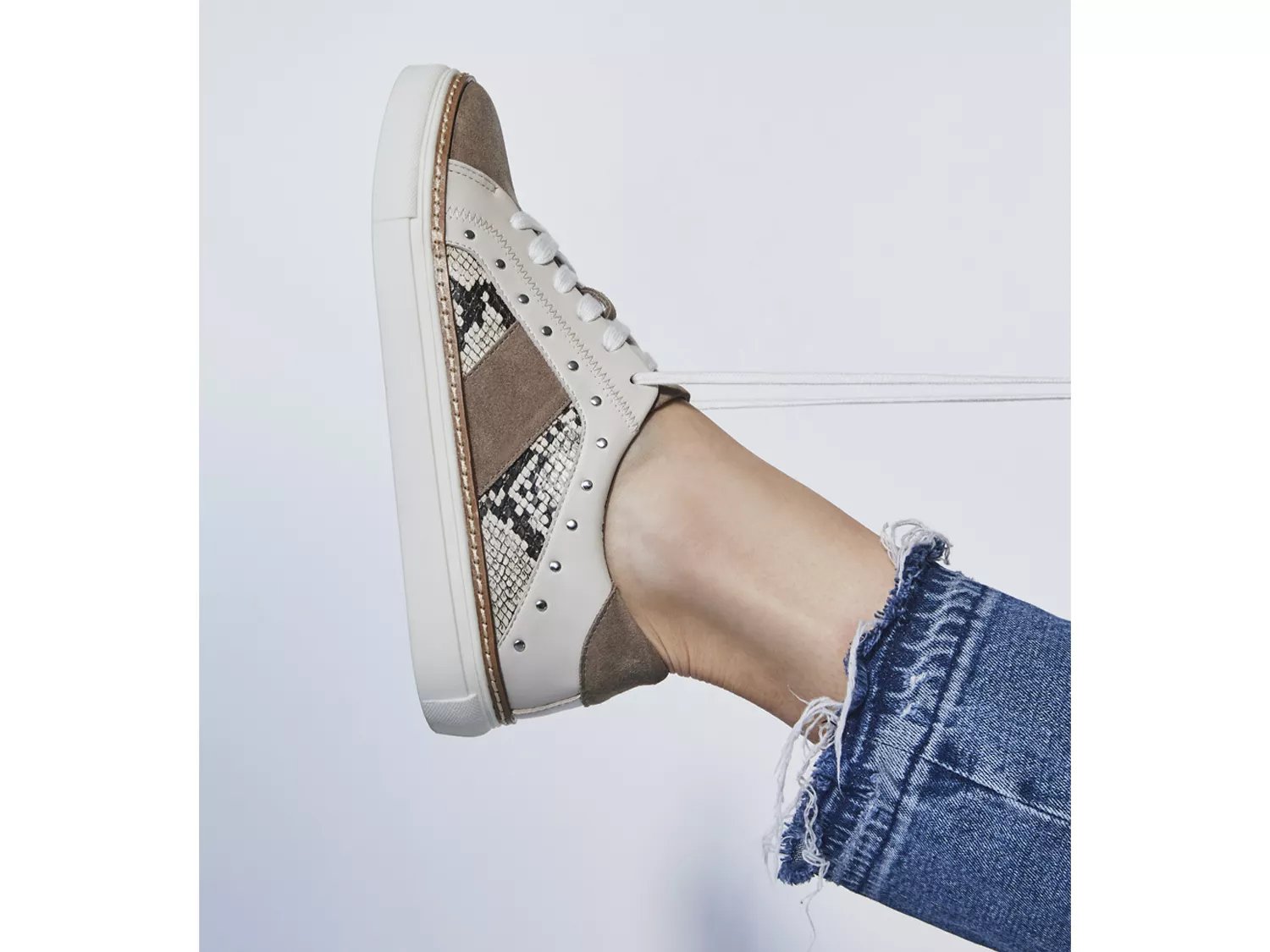 kalinda sneaker
