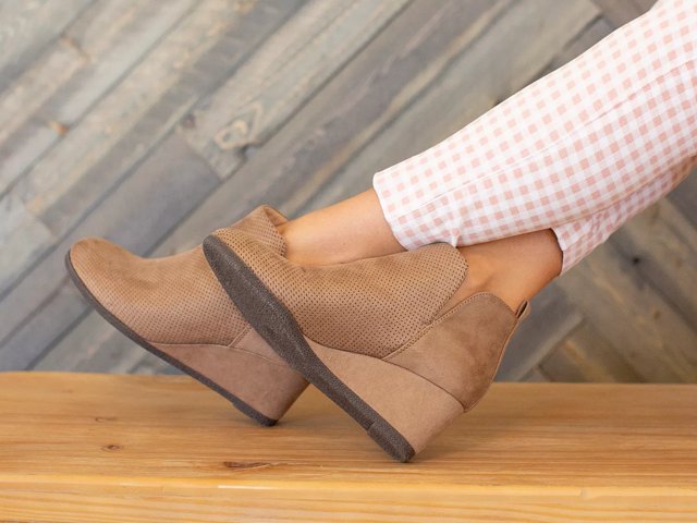 Journee collection enter wedge bootie 2025