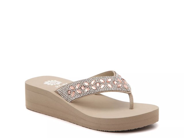 Dsw yellow hotsell box flip flops