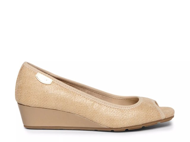 sport taelyn wedge pump