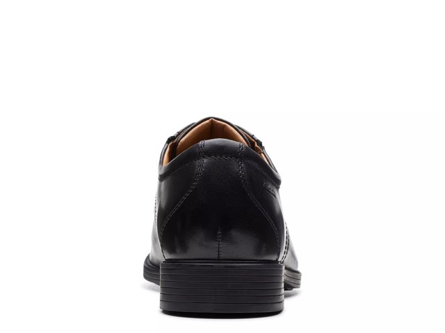 Clarks plain toe best sale oxford