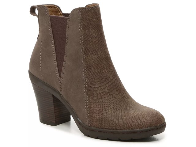 dasha chelsea boot