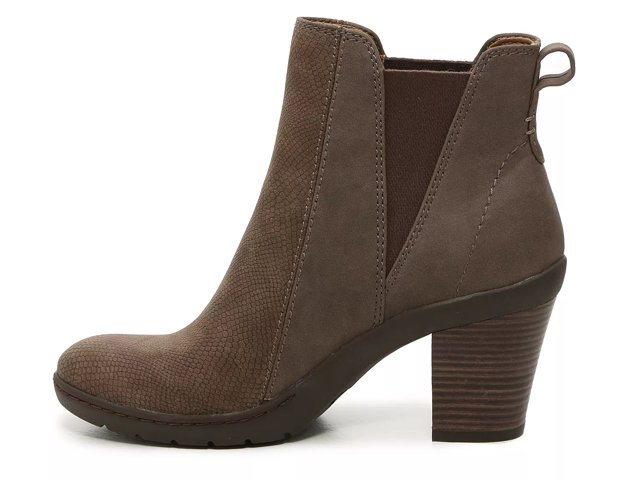 dasha chelsea boot