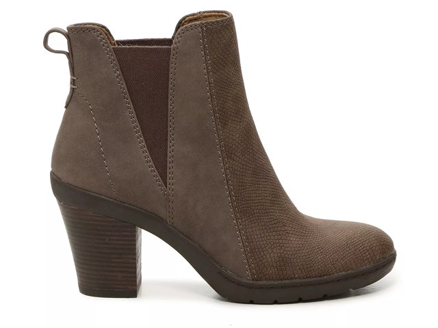dasha chelsea boot