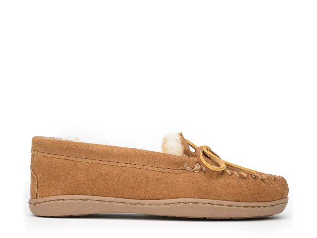 Minnetonka sheepskin hotsell hardsole moccasin