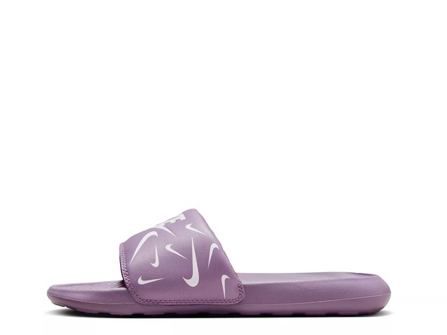 Nike sandals dsw sales