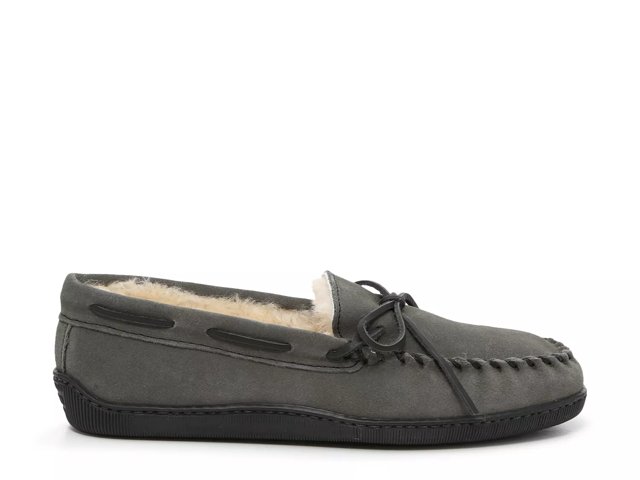 Minnetonka sheepskin hardsole hotsell moc