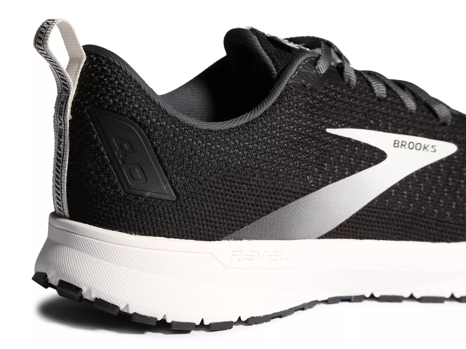 dsw brooks revel