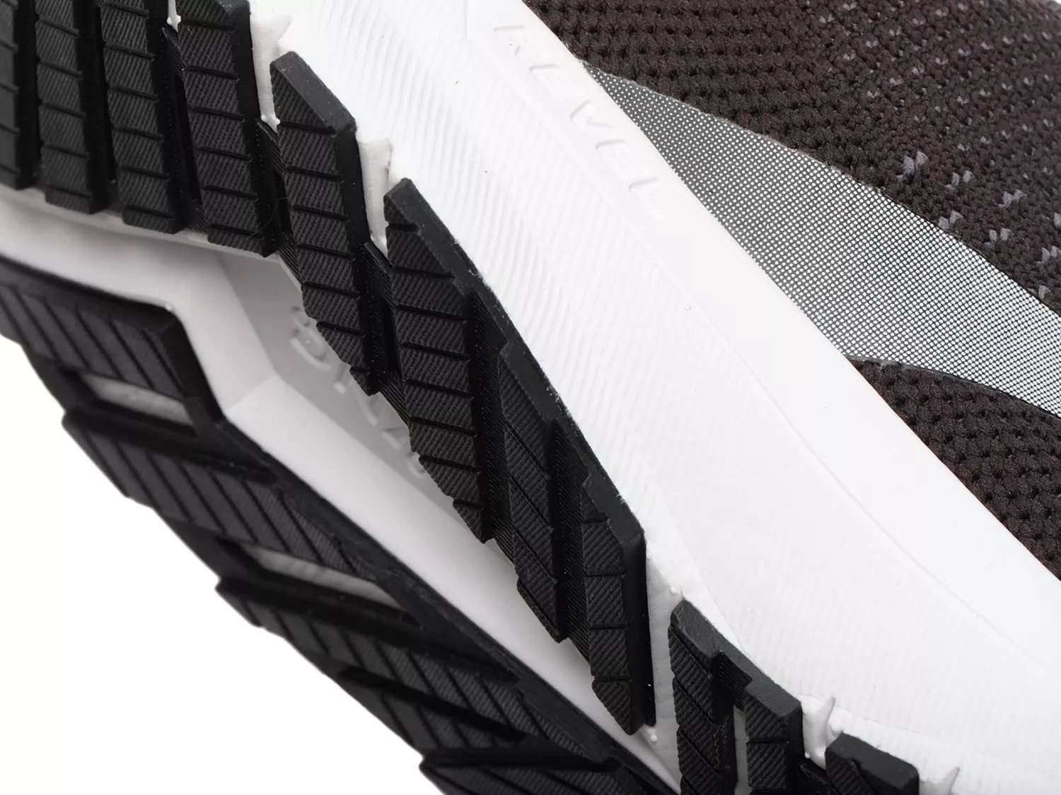 dsw brooks revel
