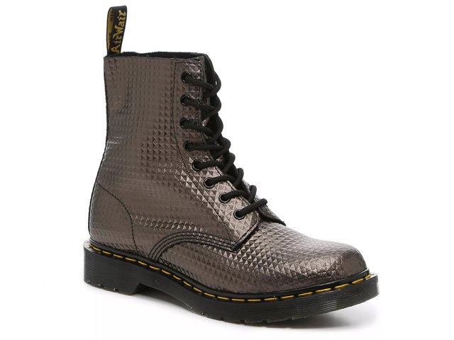 Combat boots similar to doc martens 2025