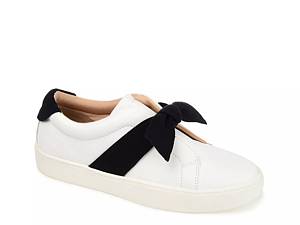 Chic on sale sneakers dsw