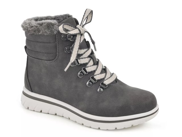 Cliffs by White Mountain Hallett Bootie