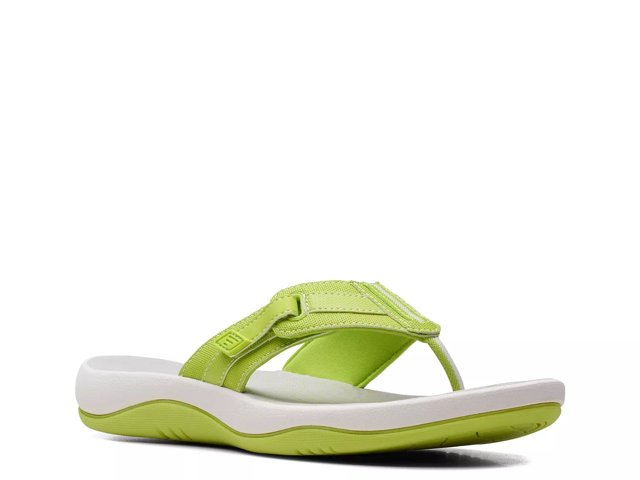 Clarks flip flops dsw top