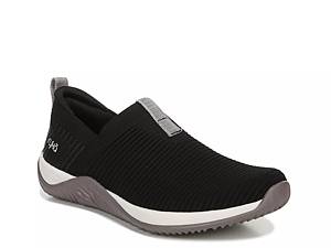 Women's wide best sale black tennis shoes