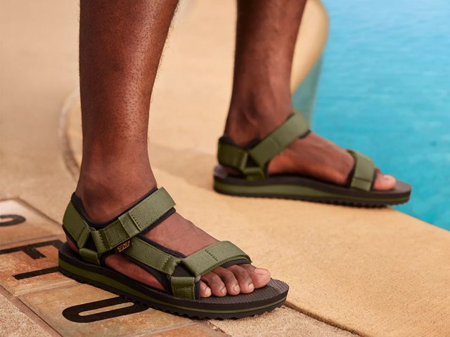 Mastery synonymordbog hvor som helst Teva Universal Roam Sandal - Free Shipping | DSW