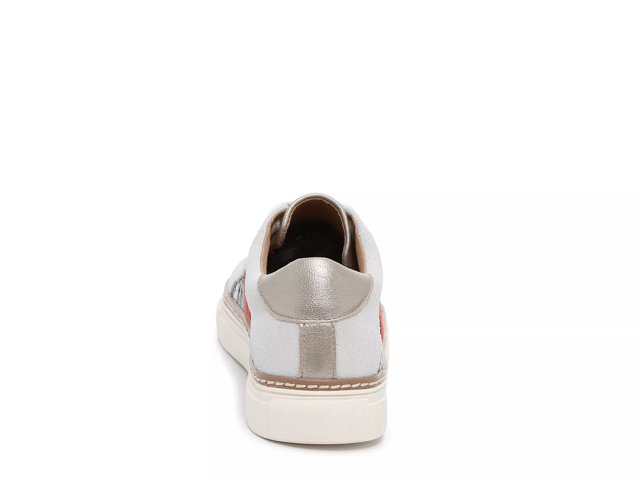 kalinda sneaker