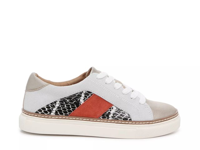 kalinda sneaker