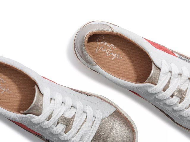 kalinda sneaker