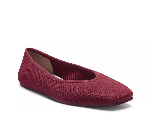 Dsw red store flat shoes