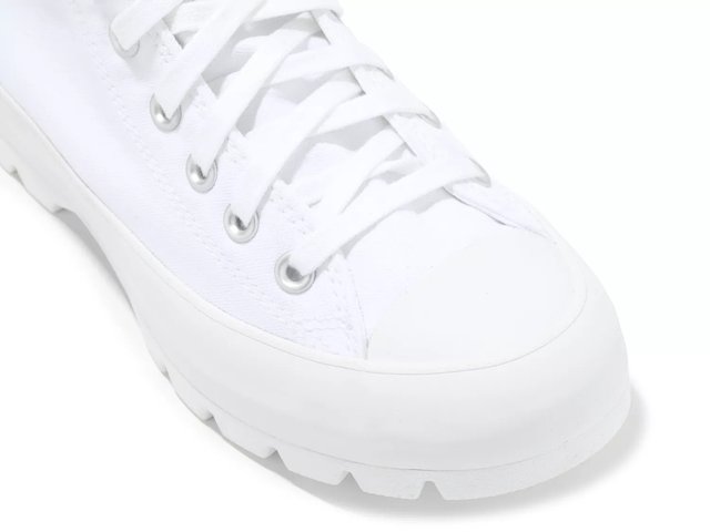 Chuck Taylor All Star Leather Unisex Low Top Shoe.