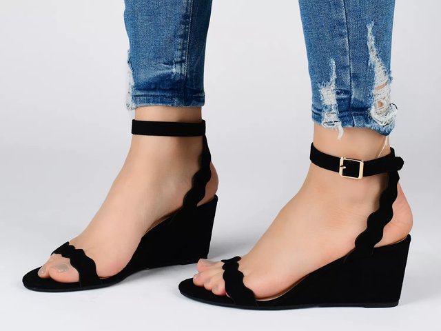 Journee Collection Loucia Women s Wedge Sandals Size 9.5 Black