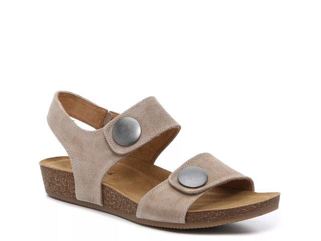 Comfortiva deals pamela sandal