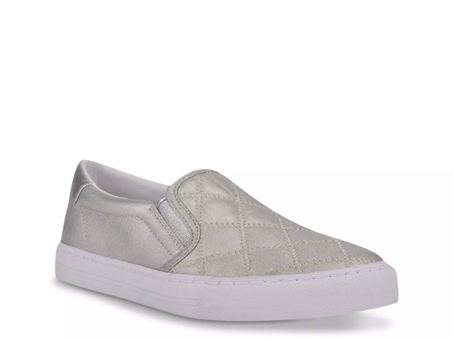 Nine west slip on sneakers discount
