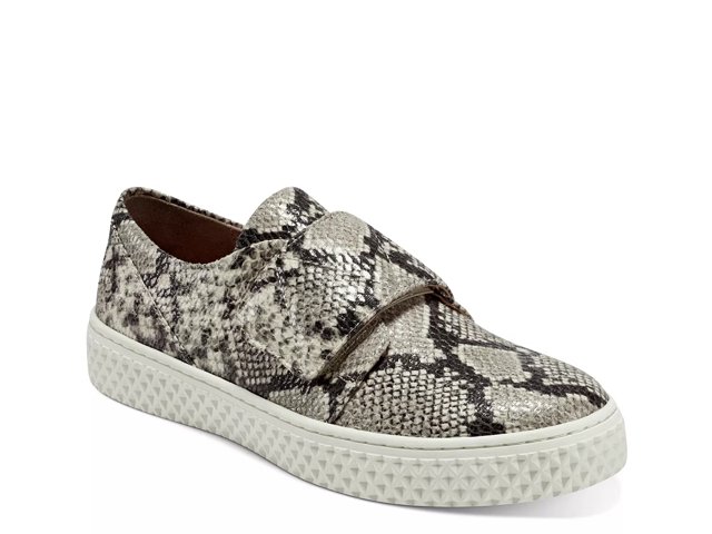 Aerosoles slip clearance on sneakers