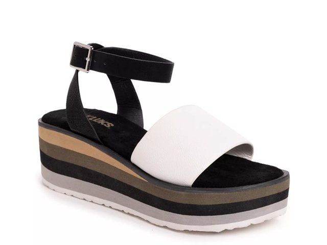 MUK LUKS Groove Time Wedge Sandal - Free Shipping | DSW