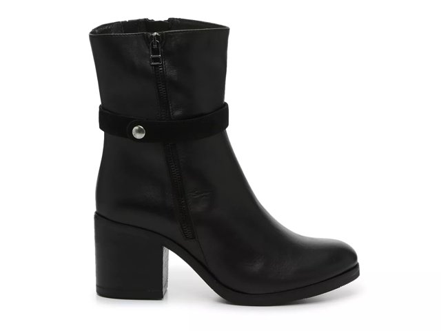 Coach and four heels outlet