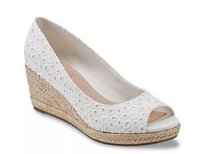 Bandolino peep best sale toe wedge