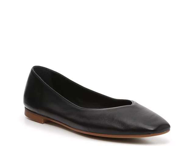 Coach and Four Avio Flat