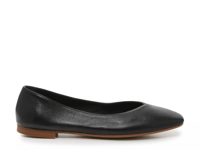Coach and Four Avio Flat
