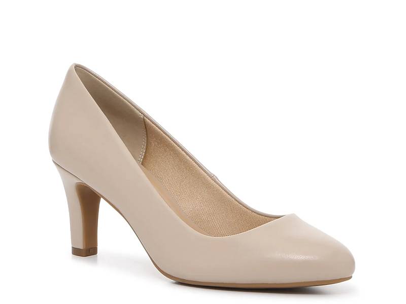 Tan pumps shops dsw