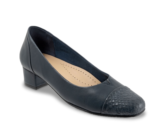 Trotters Daisy Pump - Free Shipping | DSW