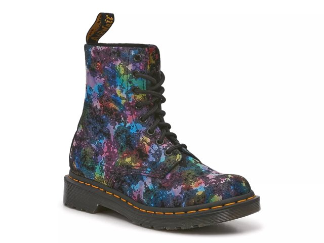 Does dsw outlet sell doc martens