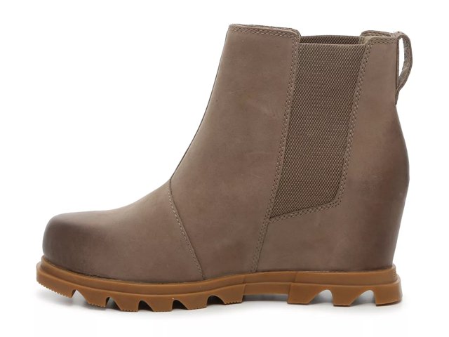 Joan of arctic 2025 wedge chelsea boot