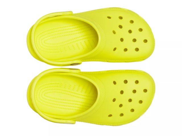 Baby best sale yellow crocs