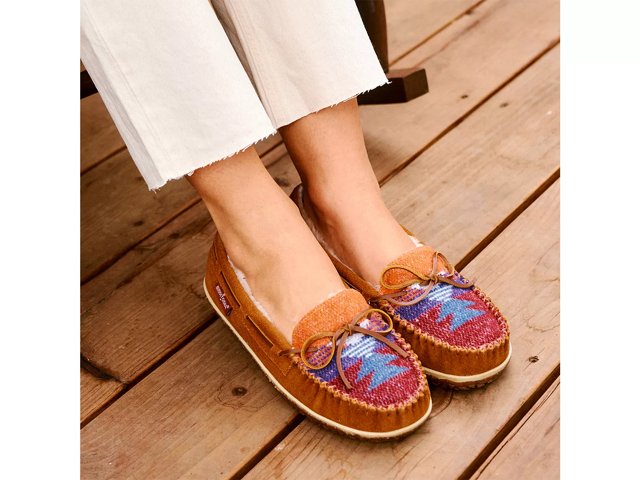 Minnetonka slippers deals dsw