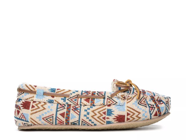 Dsw minnetonka moccasins clearance