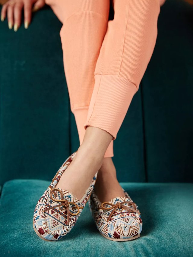 Minnetonka Mosaic Cally Slipper