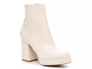 Dsw womens 2024 white boots