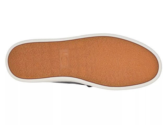 Cas slip on ugg top
