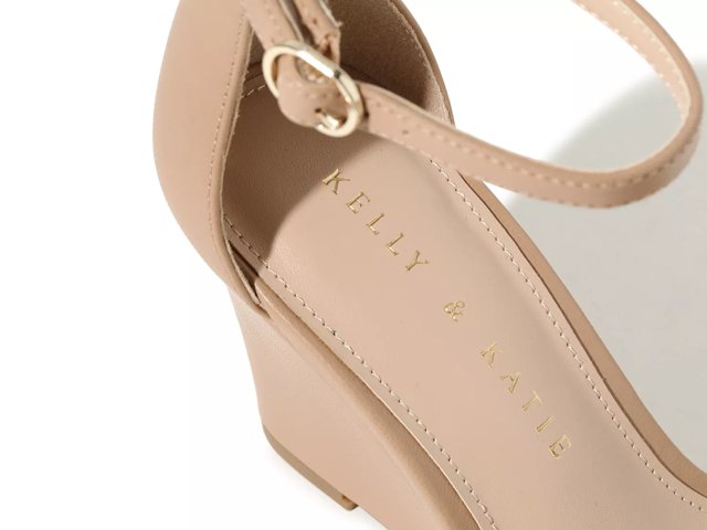 Beige sales wedges dsw
