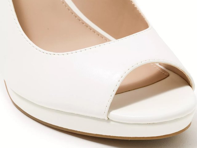 Kelly Katie Lowyn Pump