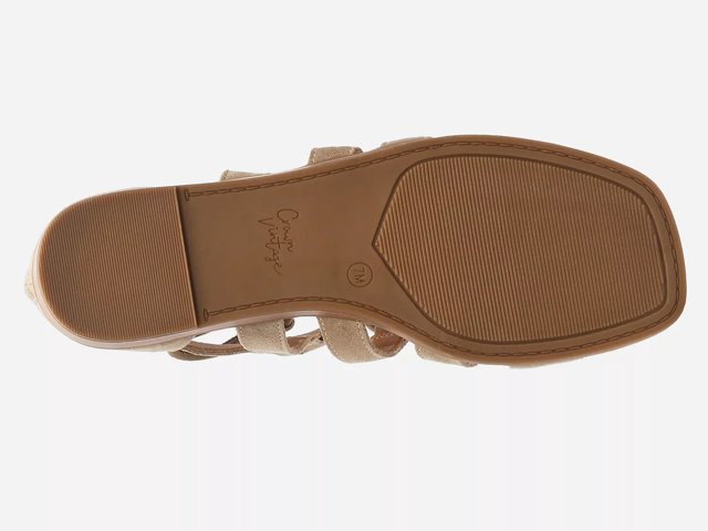 Born hotsell crown sandals