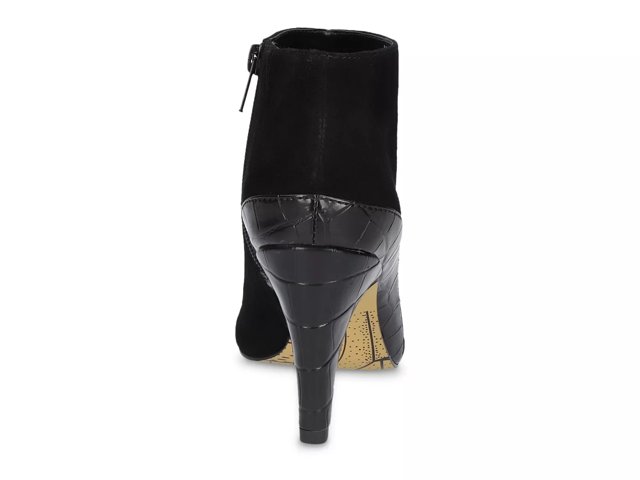 Vince brennan sandal sales