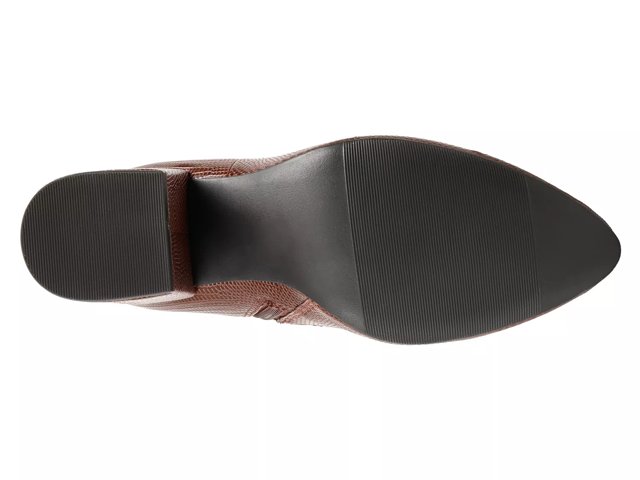 Tavia sneaker shop